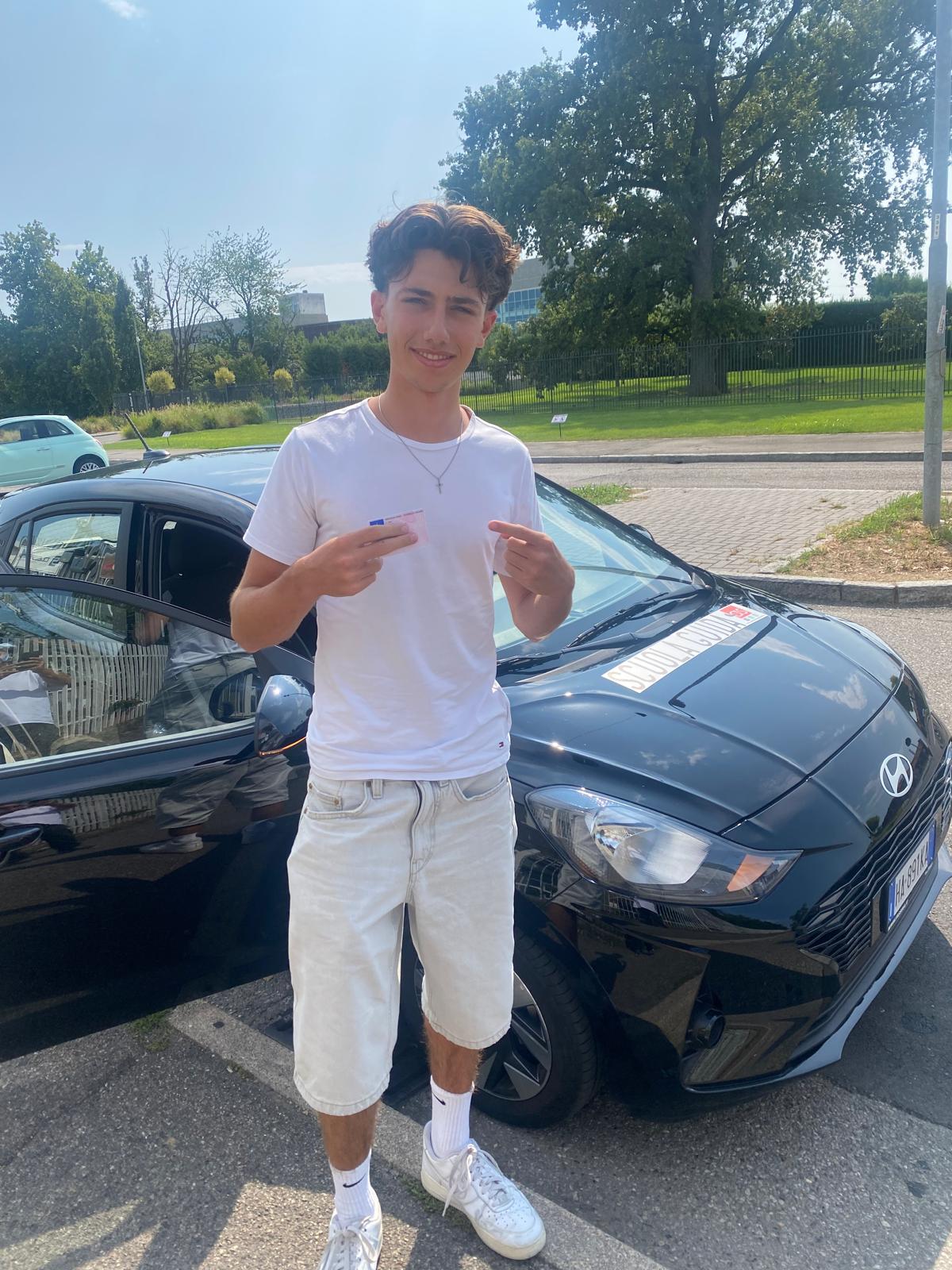 Allievo promosso con patente in autoscuola